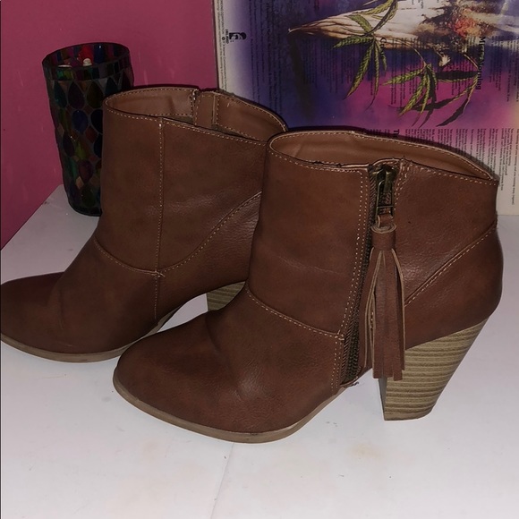 Never worn size 7 brown 4inch booties - Picture 2 of 3